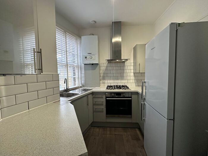 2 Bedroom Flat To Rent In Portland Street, Walworth Village, London, London, SE17