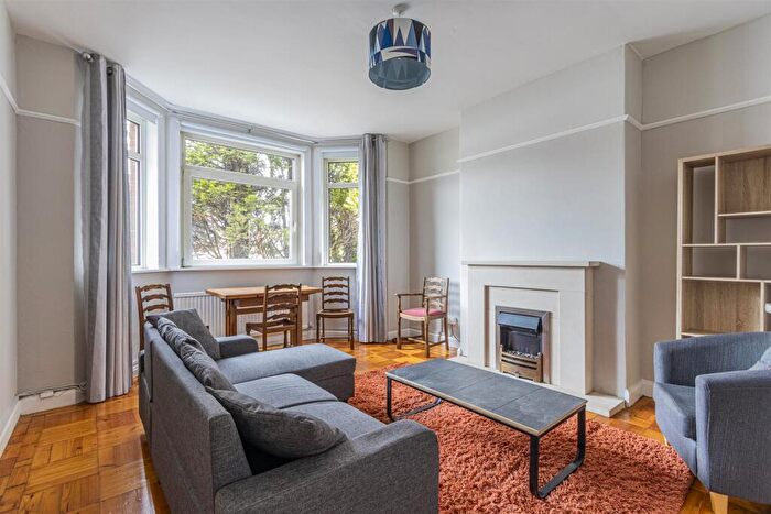 3 Bedroom Apartment To Rent In Newport Road, Roath, CF24