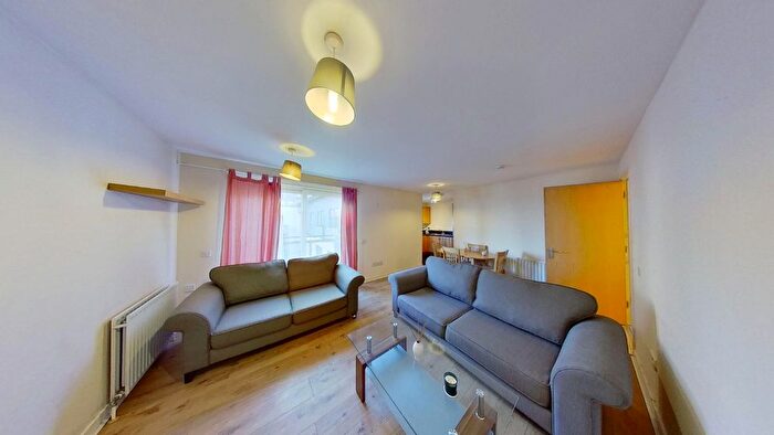 2 Bedroom Flat To Rent In Hawkhill Close, Edinburgh, EH7