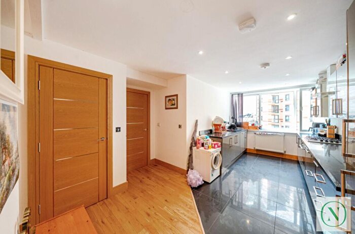 2 Bedroom Flat For Sale In Flat, Scarbrook Road, Croydon, ., CR0