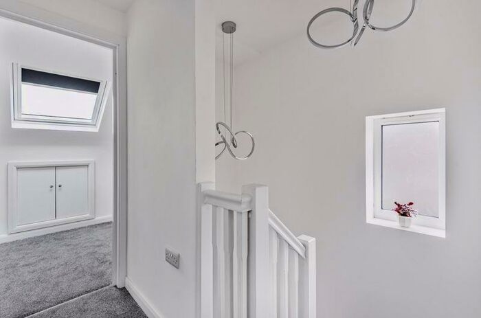 4 Bedroom Semi-Detached Bungalow To Rent In Oaks Road, Kenley, CR8