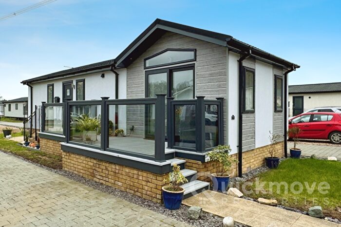 2 Bedroom Park Home For Sale In Wimborne, Dorset, BH21