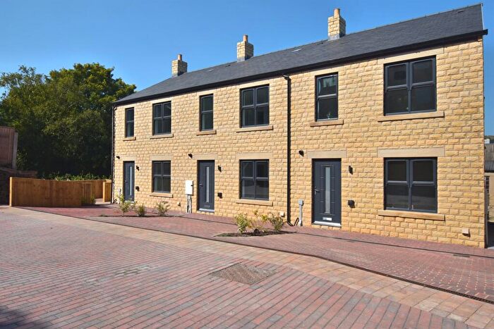 4 Bedroom Town House For Sale In Corn Mill Court, New Mills, SK22