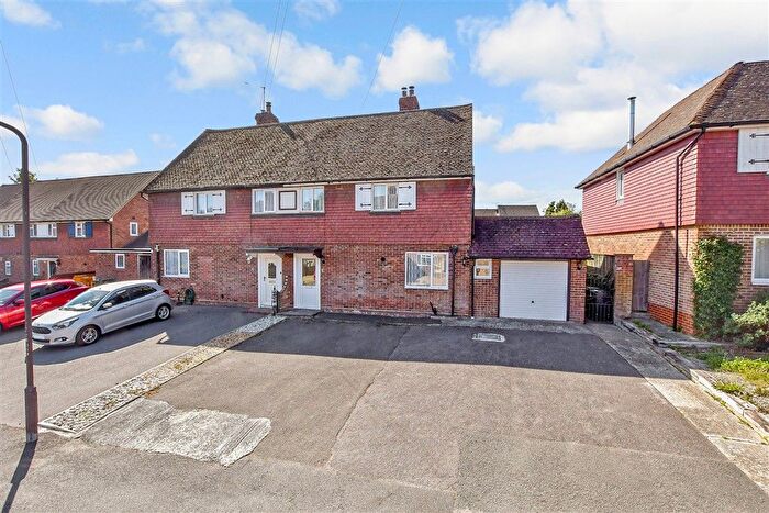 3 Bedroom Semi-Detached House For Sale In Frythe Close, Cranbrook, Kent, TN17