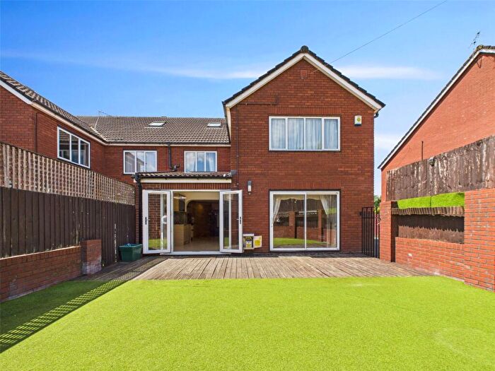 4 Bedroom End Of Terrace House For Sale In Westend Parade, Gloucester, Gloucestershire, GL1