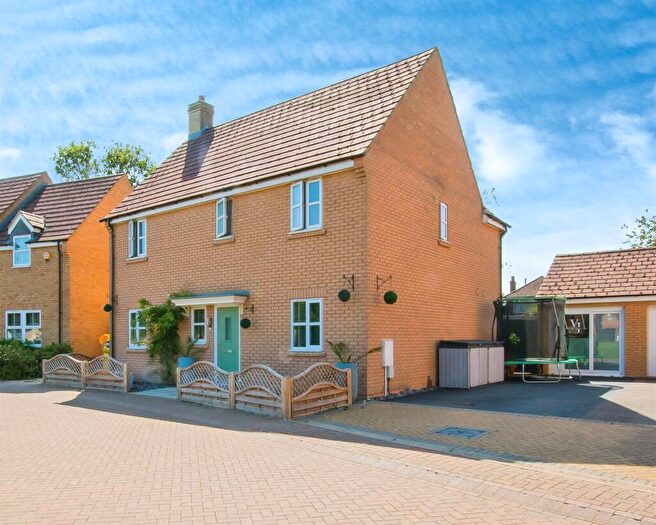 4 Bedroom Detached House For Sale In Shackleton Way, Yaxley, Peterborough, PE7