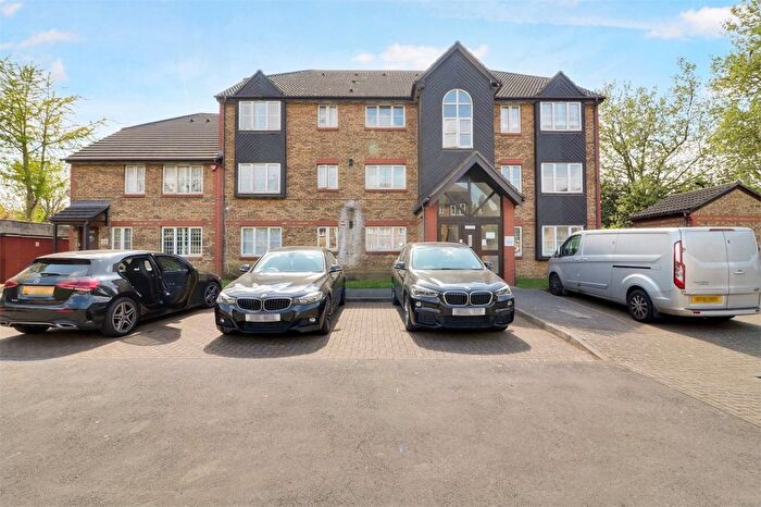 2 Bedroom Flat To Rent In Kingfisher Way, London, NW10