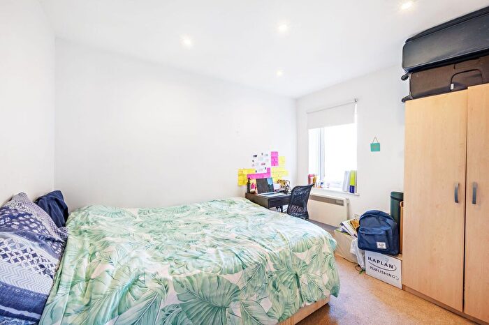2 Bedroom Flat To Rent In The Mall, Ealing Broadway, London, W5