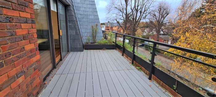 3 Bedroom Flat To Rent In Woodside Grange Road, London, N12