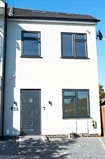 4 Bedroom Terraced House To Rent In Westernville Gardens, Ilford, IG2