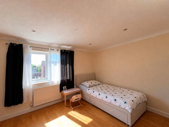 2 Bedroom Flat To Rent In Fairlawns, Newmarket, CB8