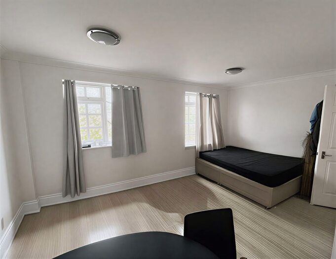 1 Bedroom Studio To Rent In Heron Court, Mitcham, CR4