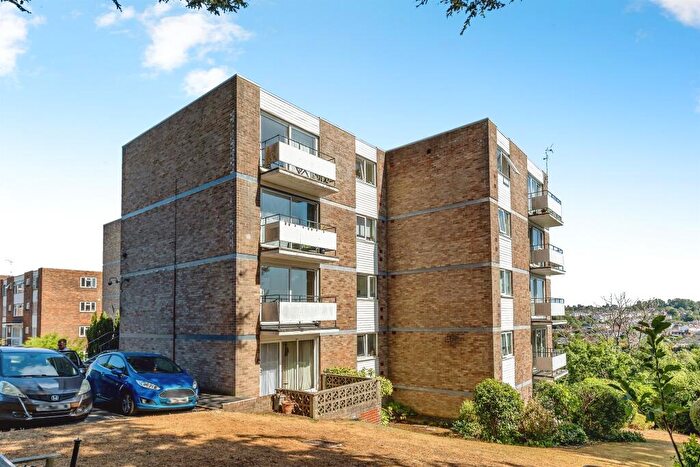 2 Bedroom Flat For Sale In Westover Gardens, Bristol, BS9