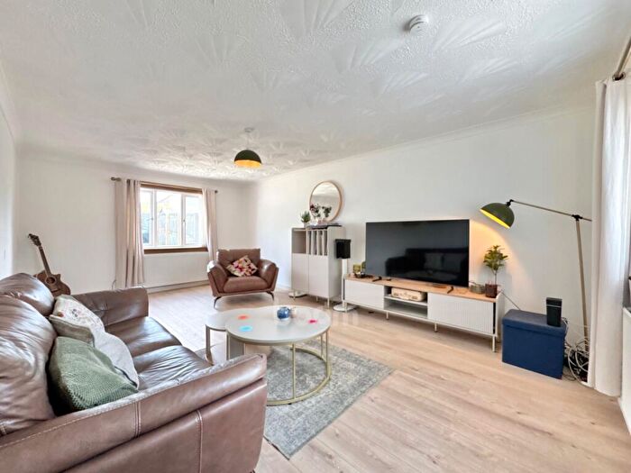 3 Bedroom Semi-Detached House For Sale In Blackthorn Avenue, Beith, KA15