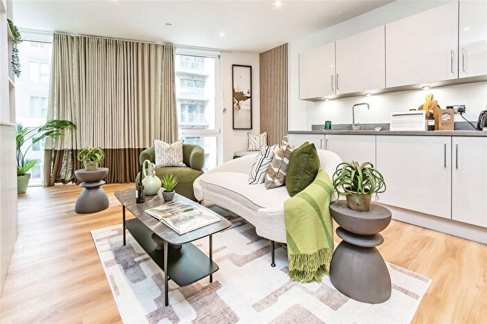 2 Bedroom Flat For Sale In Cherry Orchard Road, Croydon, CR0