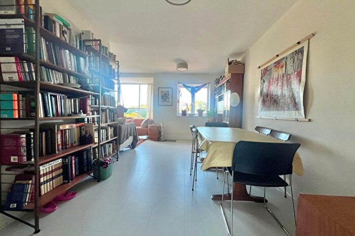 3 Bedroom Terraced House For Sale In Windmill Road, Aldershot, Hampshire, GU12