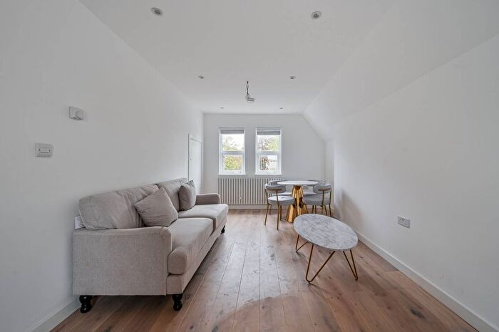 1 Bedroom Flat To Rent In Charlton Road, Blackheath, SE3