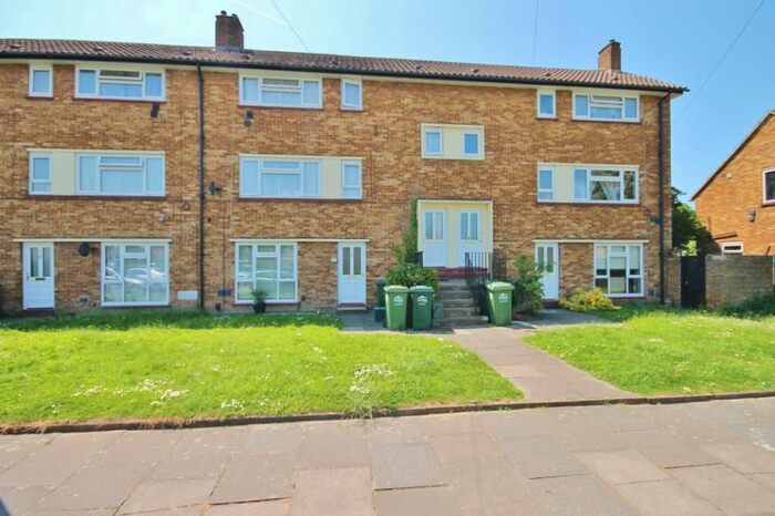 3 Bedroom Maisonette To Rent In Hadrian Way, Staines-Upon-Thames, Surrey, TW19