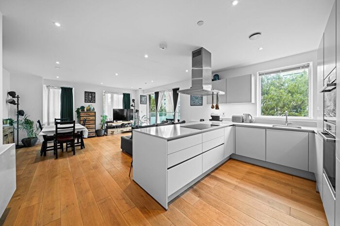 2 Bedroom Flat For Sale In West Parkside, Cochrane Lodge, Greenwich, SE10