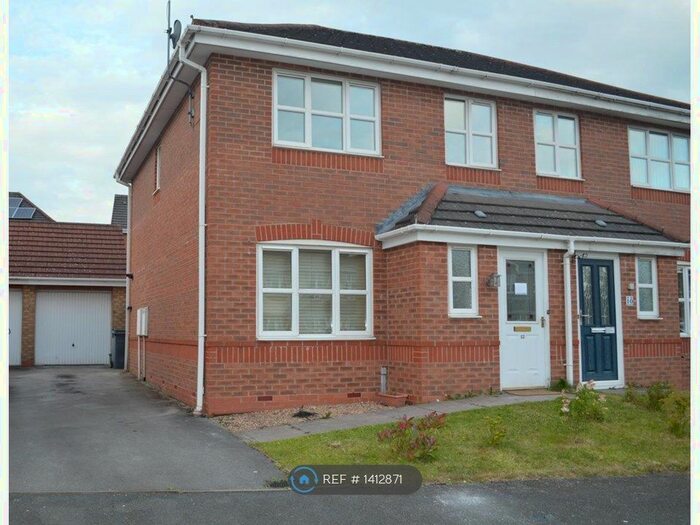 3 Bedroom Semi-Detached House To Rent In Waterglades Close, Stoke-On-Trent, ST1