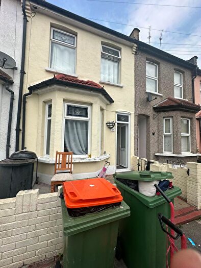 3 Bedroom Detached House To Rent In Nelson Street, London, E6