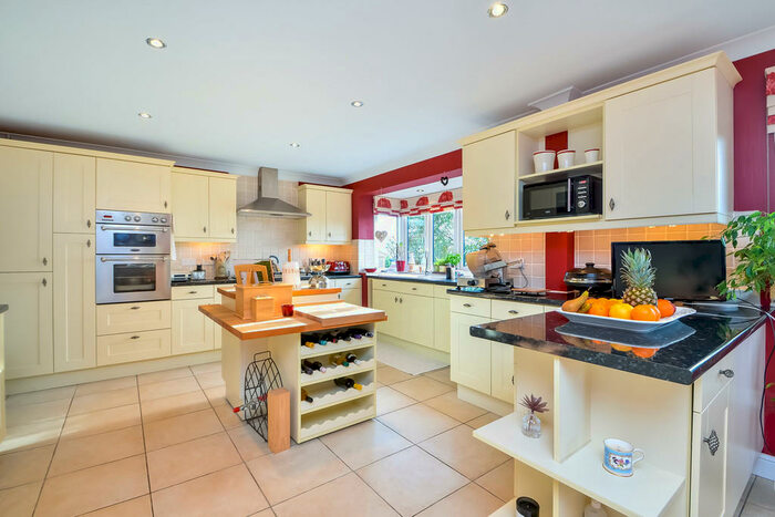 4 Bedroom Detached House For Sale In Bedhampton, Hampshire, PO9