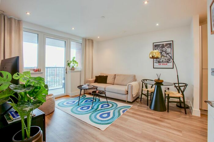 1 Bedroom Flat To Rent In Healum Avenue, Southall, UB2