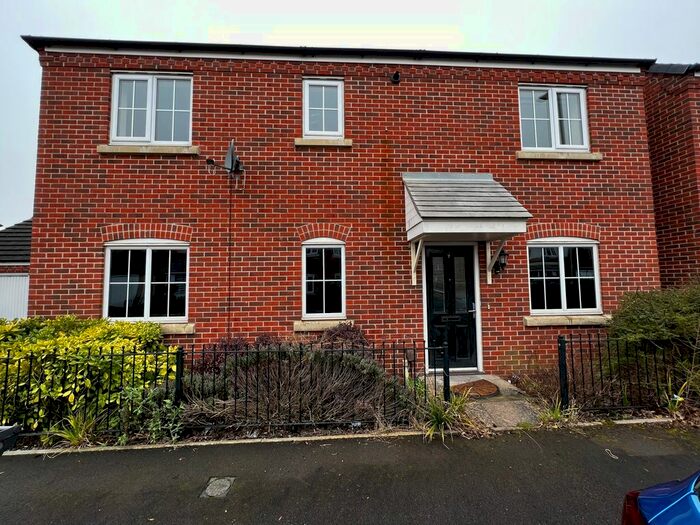 2 Bedroom Flat To Rent In Waltho Street, Dunstall, Wolverhampton, WV6