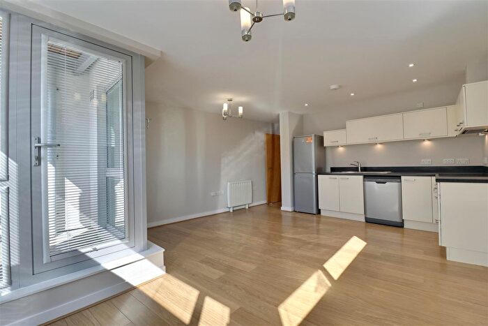 2 Bedroom Flat For Sale In Queen Street, Portsmouth, PO1