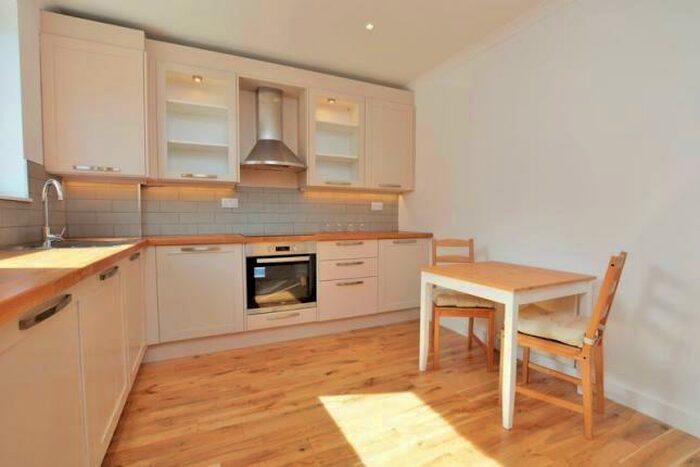 2 Bedroom Flat To Rent In Milligan Street, Westferry, Canary Wharf, London, E14