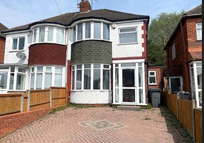 3 Bedroom Semi Detached House To Rent In Wensleydale Road, Birmingham, B42
