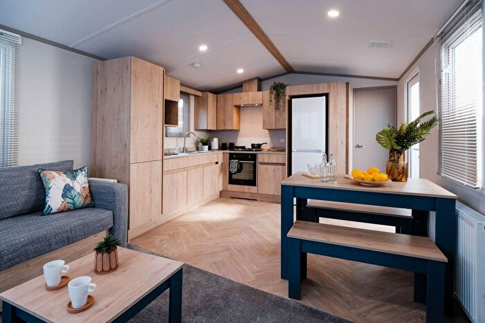 2 Bedroom Mobile/park Home For Sale In West Lane, Dalton On Tees, Darlington, DL2