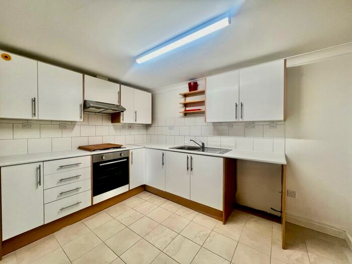 1 Bedroom Apartment To Rent In Bitterne Road West, Southampton, SO18