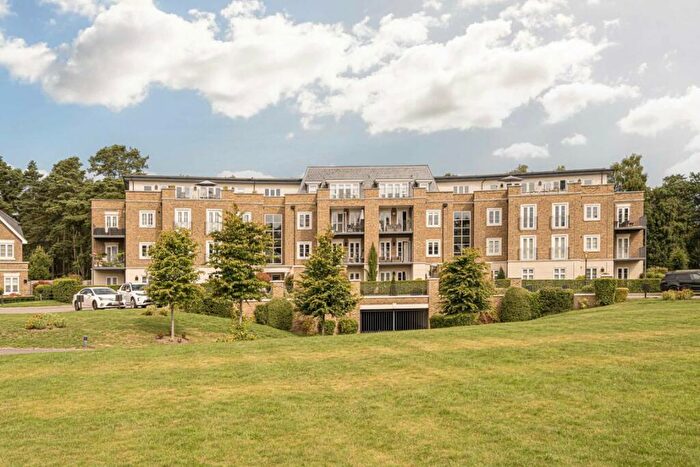 2 Bedroom Flat To Rent In Kingswood, Ascot, SL5