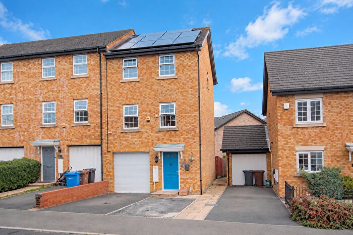 3 Bedroom End Of Terrace House For Sale In Chiltern Road, Corby, NN18