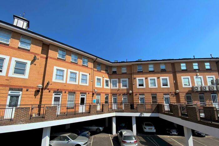 Studio To Rent In Farnham Road, Slough, SL2