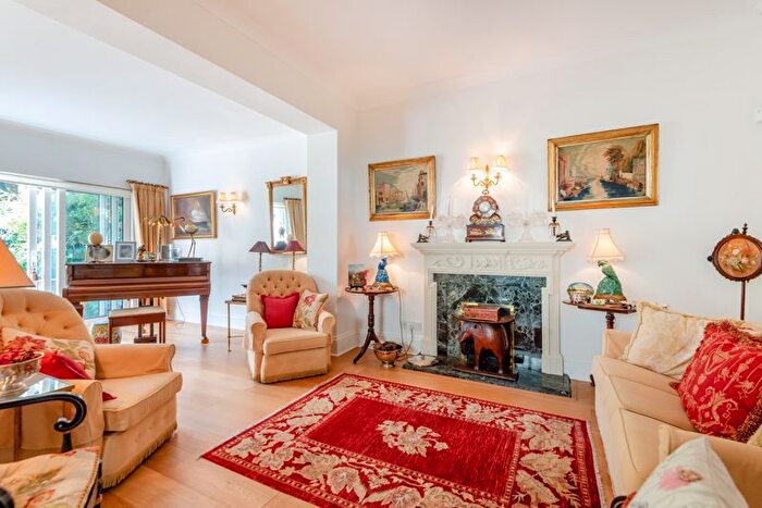 4 Bedroom Link Detached House For Sale In Middle Street, Shere, GU5