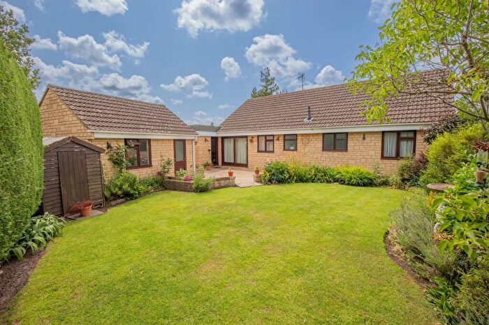 3 Bedroom Detached Bungalow For Sale In Tetbury Hill, Malmesbury, SN16