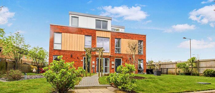 3 Bedroom Flat For Sale In Coulsdon Road - Caterham On The Hill, CR3