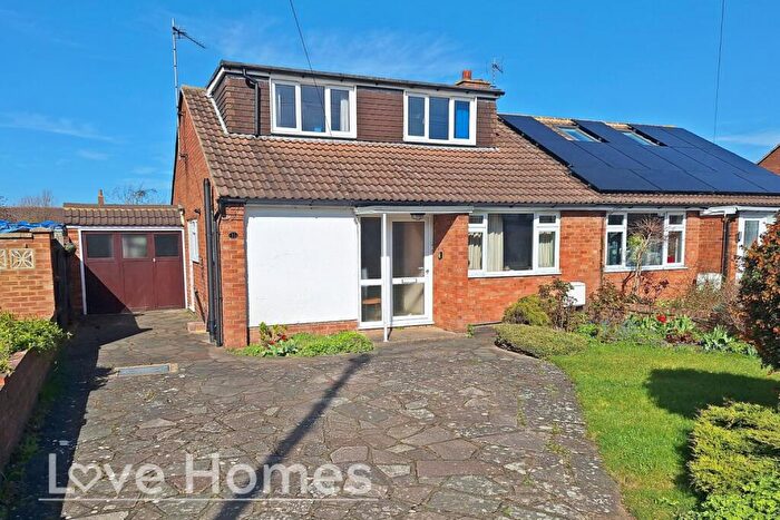 3 Bedroom Semi Detached House For Sale In Norman Road, Barton-Le-Clay, MK45