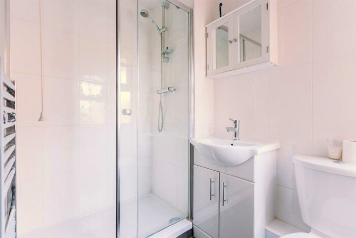 2 Bedroom Flat To Rent In Finsbury Park Road, Finsbury Park, N4