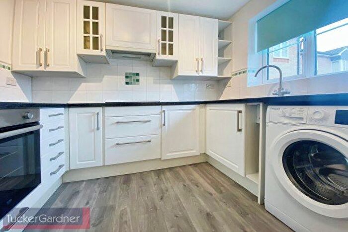 2 Bedroom Flat To Rent In Tamarin Gardens, Cambridge, CB1