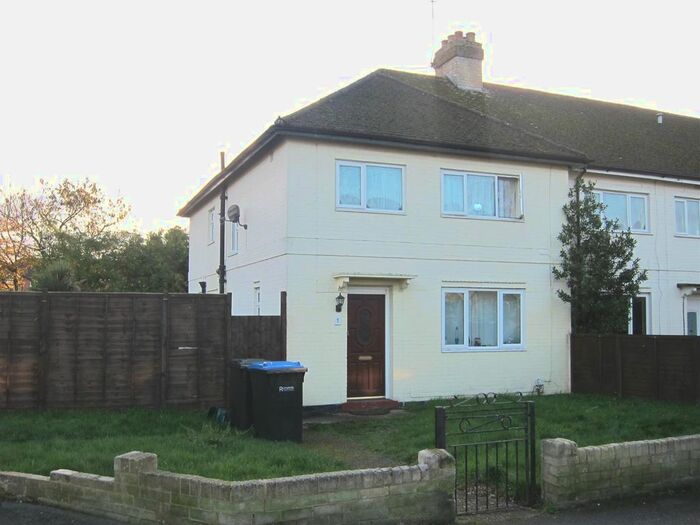 6 Bedroom End Of Terrace House To Rent In Almond Close, Englefield Green, Egham, TW20