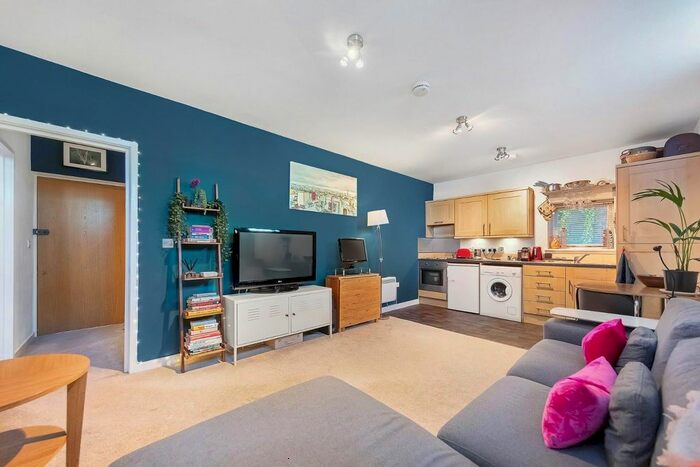 1 Bedroom Flat To Rent In Old Station Way, London, SW4