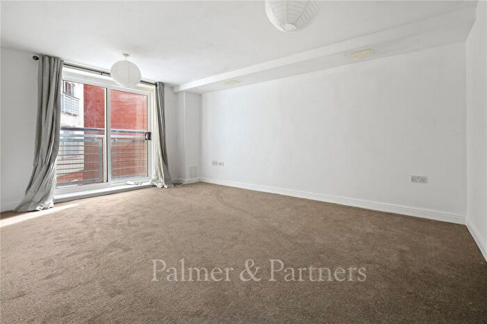 2 Bedroom Apartment To Rent In Compair Crescent, Ipswich, Suffolk, IP2