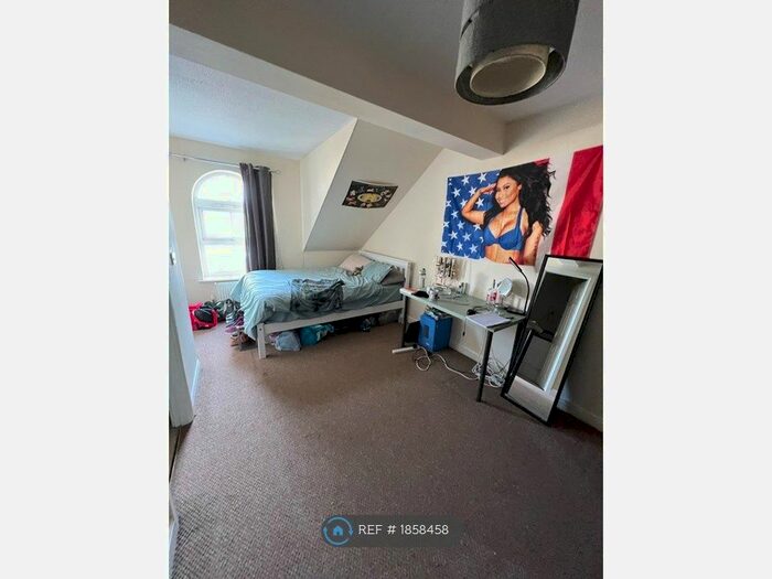 4 Bedroom End Of Terrace House To Rent In Whimberry Way, Manchester, M20