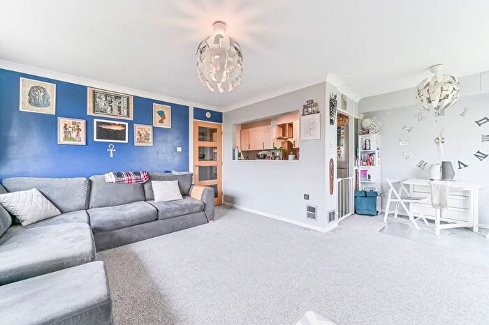 2 Bedroom Flat For Sale In Maresfield, East Croydon, Croydon, CR0