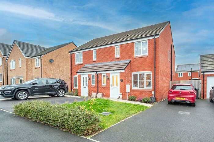 3 Bedroom Semi-Detached House For Sale In Manningham Lane, Kettering, NN15