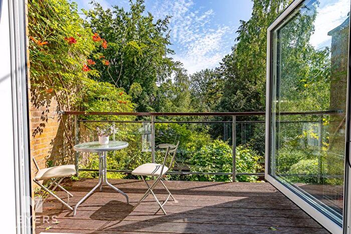 Studio To Rent In Bourne Banks, Branksome Wood Road, Bournemouth, BH4