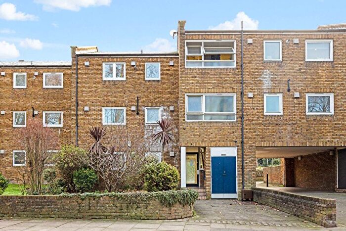 1 Bedroom Flat To Rent In Nantes Close, London, SW18